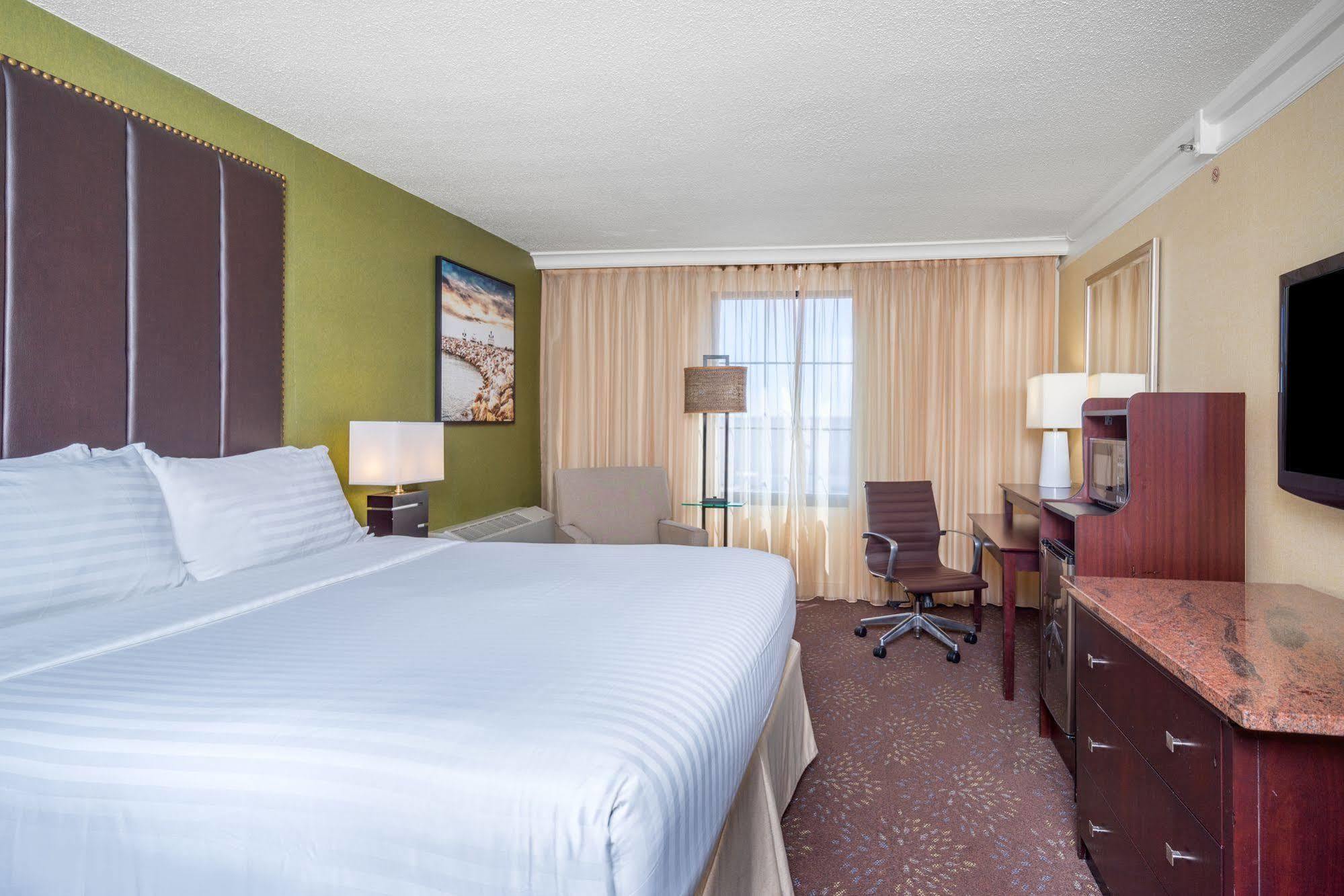 Holiday Inn Baltimore-Inner Harbor Экстерьер фото